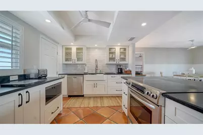 800 Benjamin Franklin Drive #406, Sarasota, FL 34236 - Photo 13