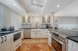 800 Benjamin Franklin Dr, Sarasota, FL 34236 - Photo 13