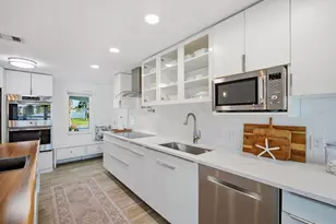 617 Dundee Ln, Holmes Beach, FL 34217 - Photo 11