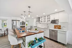 617 Dundee Ln, Holmes Beach, FL 34217 - Photo 15