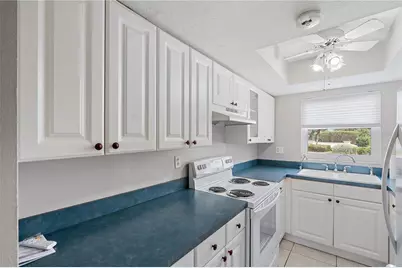 2802 Swifton Drive #V102, Sarasota, FL 34231 - Photo 7