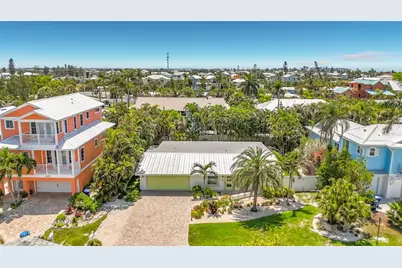 307 68th, Holmes Beach, FL 34217 - Photo 9