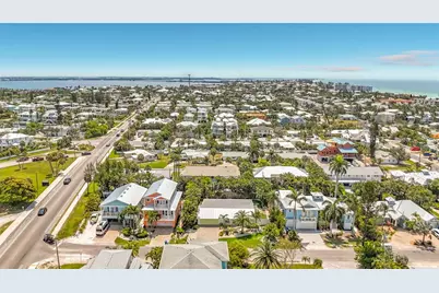 307 68th, Holmes Beach, FL 34217 - Photo 7