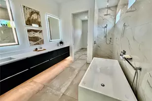 2532 Fruit Tree Dr, Sarasota, FL 34239 - Photo 21
