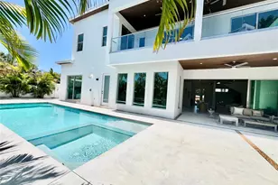 2532 Fruit Tree Dr, Sarasota, FL 34239 - Photo 15