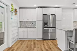 2215 Hibiscus St, Sarasota, FL 34239 - Photo 11