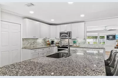 2215 Hibiscus Street, Sarasota, FL 34239 - Photo 15