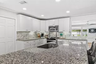 2215 Hibiscus St, Sarasota, FL 34239 - Photo 15