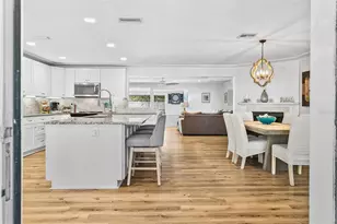 2215 Hibiscus St, Sarasota, FL 34239 - Photo 9