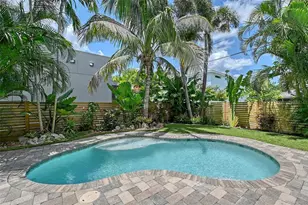 1738 Siesta Dr, Sarasota, FL 34239 - Photo 21