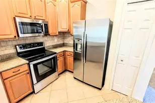 3711 Parkridge Cir, Sarasota, FL 34243 - Photo 9
