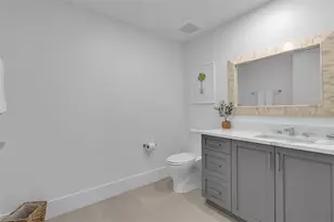 1035 Seaside Dr, Sarasota, FL 34242 - Photo 13