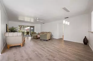 4212 Center Gate Ln, Sarasota, FL 34233 - Photo 3