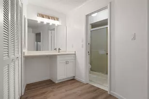 4212 Center Gate Ln, Sarasota, FL 34233 - Photo 15
