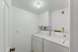 5735 Gardens Dr, Sarasota, FL 34243 - Photo 31