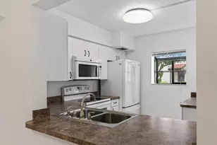 5735 Gardens Dr, Sarasota, FL 34243 - Photo 21