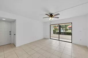 5735 Gardens Dr, Sarasota, FL 34243 - Photo 17