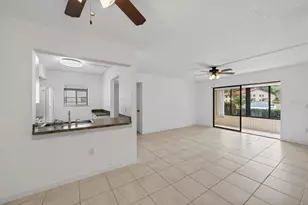5735 Gardens Dr, Sarasota, FL 34243 - Photo 15