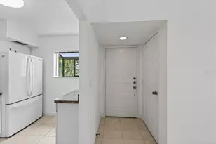 5735 Gardens Dr, Sarasota, FL 34243 - Photo 5