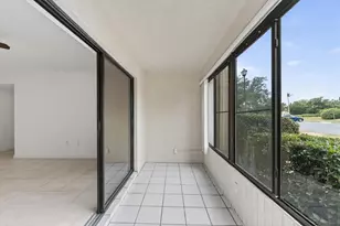 5735 Gardens Dr, Sarasota, FL 34243 - Photo 19
