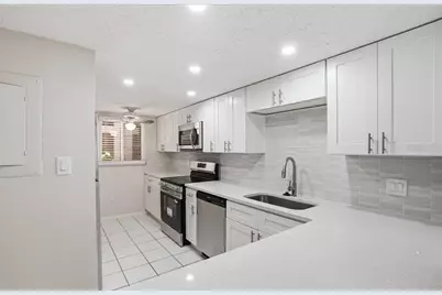 3700 S Osprey Avenue #115, Sarasota, FL 34239 - Photo 11