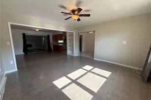 915 14th St E, Bradenton, FL 34208 - Photo 3