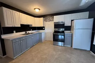2402 9th St E, Bradenton, FL 34208 - Photo 7