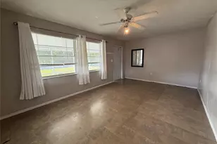 2402 9th St E, Bradenton, FL 34208 - Photo 3