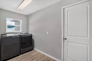 2011 Outer Dr, Sarasota, FL 34231 - Photo 21