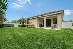 2858 Oriole Dr, Sarasota, FL 34243 - Photo 9