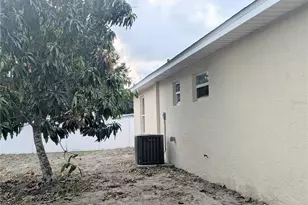 1808 36th Ave E, Bradenton, FL 34208 - Photo 3