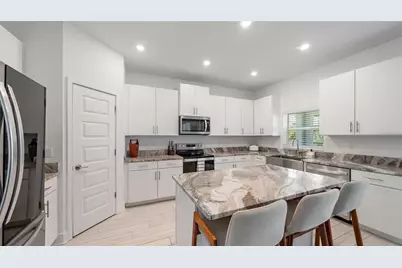 2587 Temple Street, Sarasota, FL 34239 - Photo 5