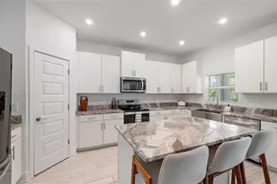 2587 Temple St, Sarasota, FL 34239 - Photo 5