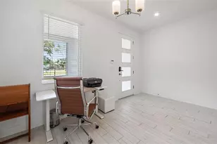 2587 Temple St, Sarasota, FL 34239 - Photo 9
