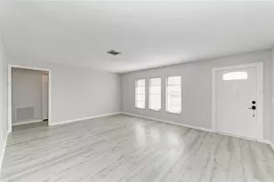 140 Circlewood Dr, Venice, FL 34293 - Photo 3