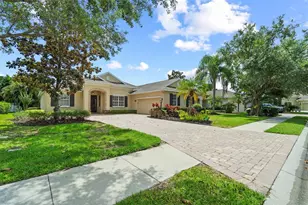 7806 Drayton Cir, Bradenton, FL 34201 - Photo 3