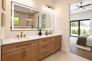2121 Clematis Ct, Sarasota, FL 34239 - Photo 27
