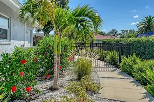 6988 Country Lakes Cir, Sarasota, FL 34243 - Photo 3
