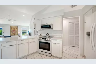 6988 Country Lakes Circle, Sarasota, FL 34243 - Photo 15