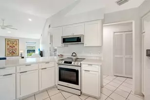 6988 Country Lakes Cir, Sarasota, FL 34243 - Photo 15