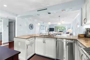 9320 Clubside Cir, Sarasota, FL 34238 - Photo 9