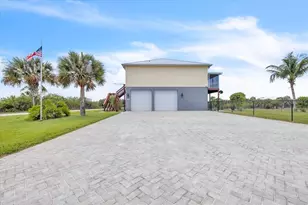 7235 Stacy Ln, Port Charlotte, FL 33981 - Photo 9