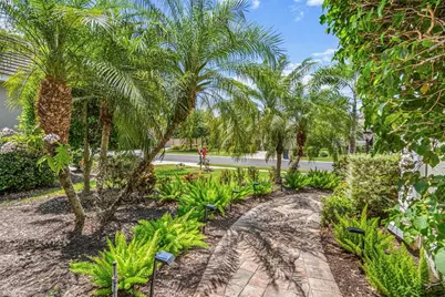 12037 Thornhill Court, Lakewood Ranch, FL 34202 - Photo 7
