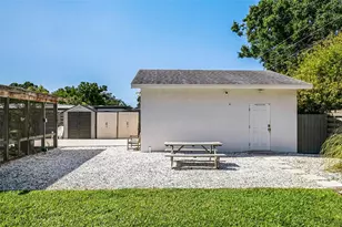 2747 Jefferson Cir, Sarasota, FL 34239 - Photo 37