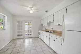 6909 Brentford Rd, Sarasota, FL 34241 - Photo 9