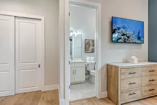 1537 Siesta Dr, Sarasota, FL 34239 - Photo 45