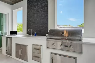 1537 Siesta Dr, Sarasota, FL 34239 - Photo 69