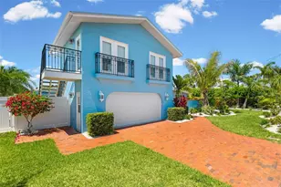 528 Key Royale Dr, Holmes Beach, FL 34217 - Photo 3