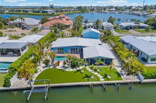 528 Key Royale Dr, Holmes Beach, FL 34217 - Photo 1