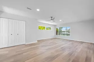 528 Key Royale Dr, Holmes Beach, FL 34217 - Photo 21